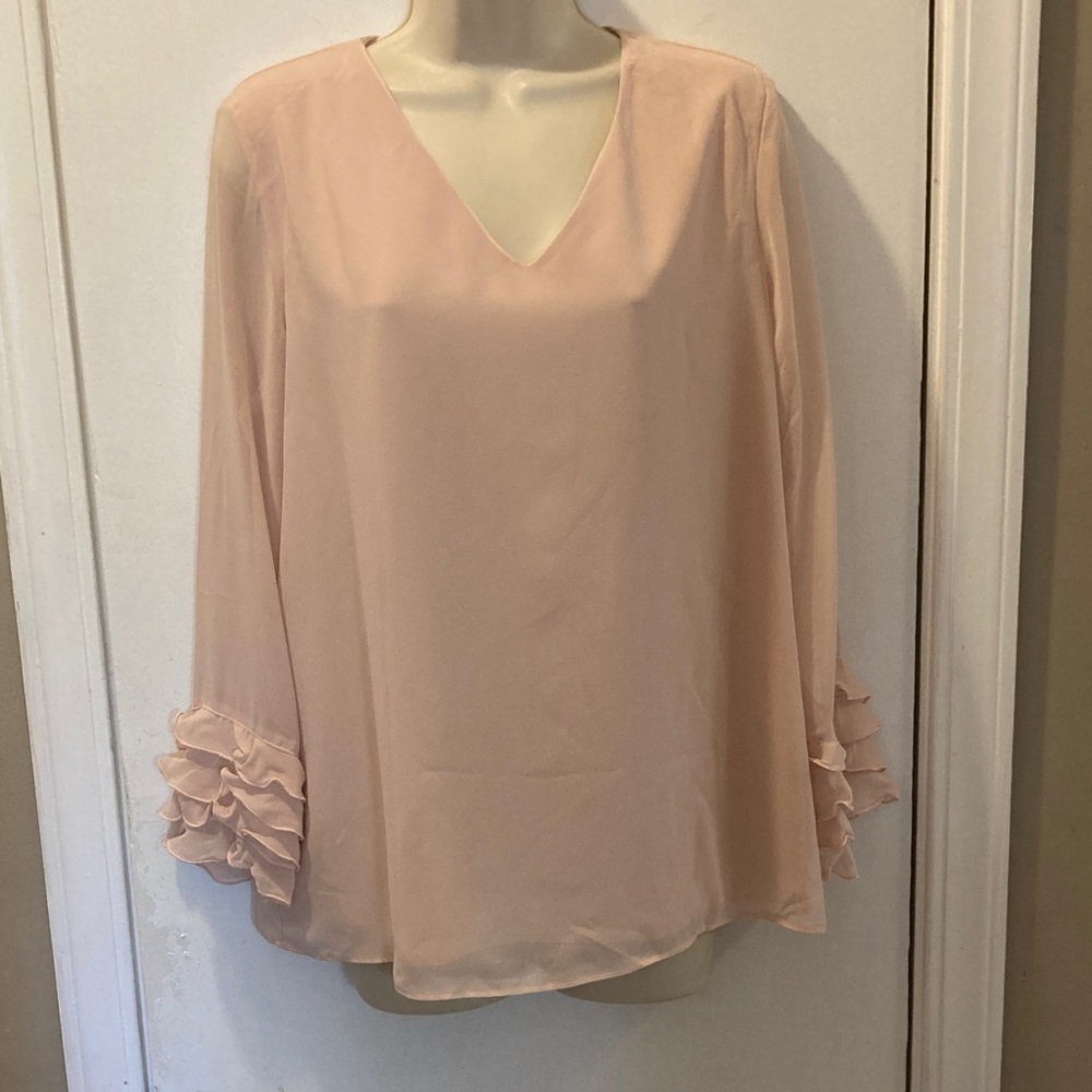 NWT Carmen Marc Valvo small Blush V-Neck Blouse NEW 25-307-03
